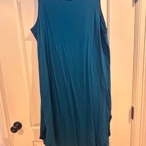 Time and Tru Teal Crewneck Top